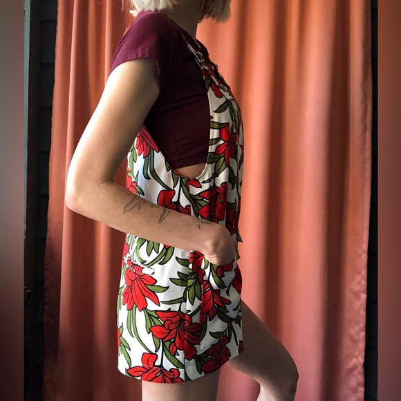 bold floral patterned romper - Picture 2 of 3